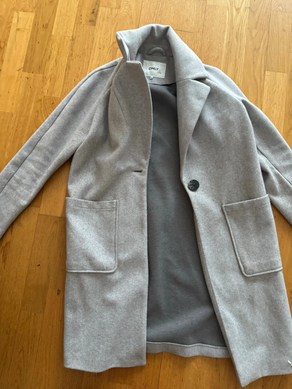 Ljusgrå kappa från ONLY, XS
