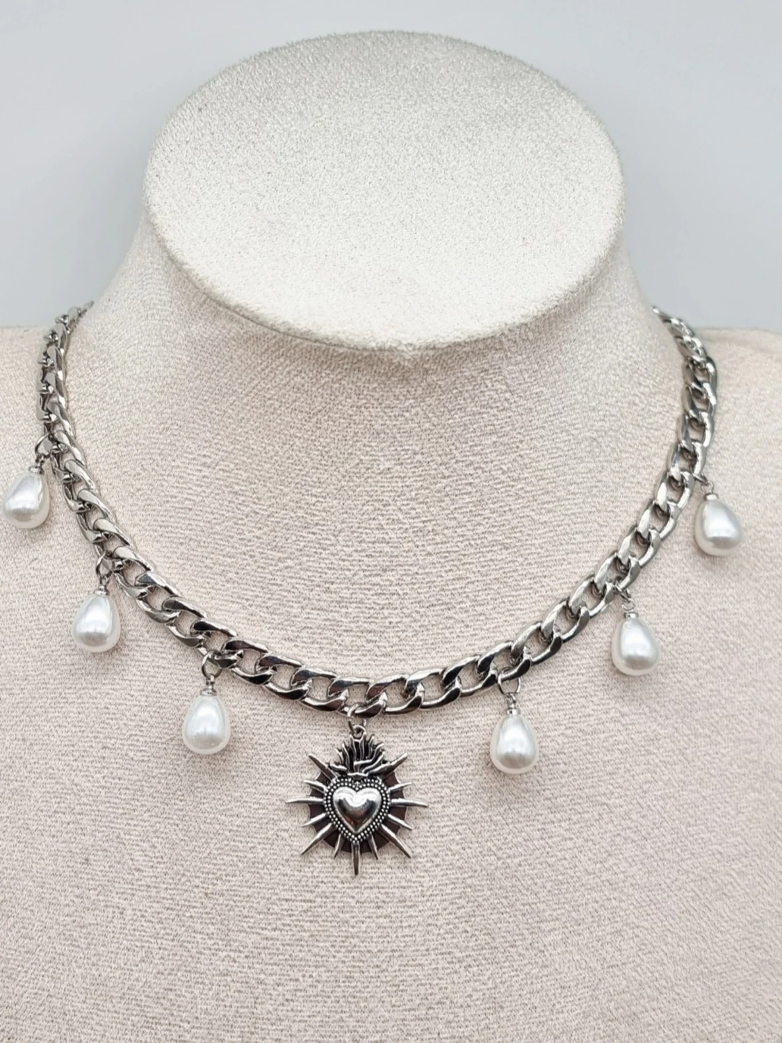 Stilfullt halsband med hjärta 