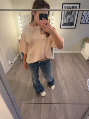 Beige stickad tröja från Samsa - Supermysig beige stickad tröja från Samsa Collection i strl S . Har aldrig använt den så den är i helt nytt skick ❤️pris kan diskuteras 