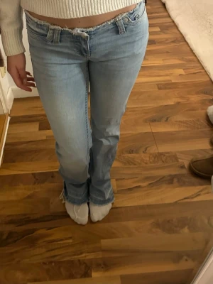 bootcut jeans från Nelly - säljer nu dessa lågmidjade jeans från nelly. Använda ett antal gånger men är i väldigt bra skick