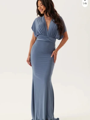 Balklänning blå, multi tie - Säljer en superfin balklänning. Blå fin balklänning, kan knytas på flera olika sett! Multi tie. Köpt för 1200kr säljer för 500! Pris kan diskuteras