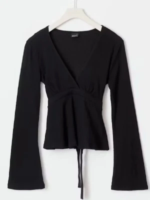 Svart tröja me knyte - Aldrig använt as snygg