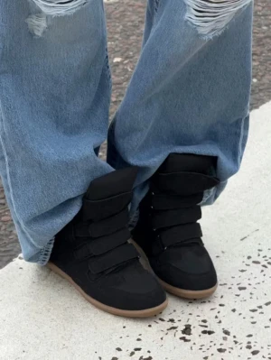 Gina Tricot Wedge Sneakers  - Helt nya wedge sneakers från Gina tricot i färgen svart, helt slutsålda på hemsidan❤️