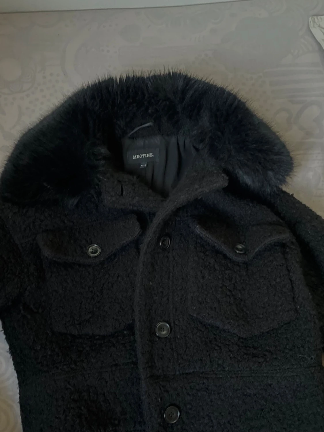 Svart teddyjacka från Meotine