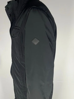 J.Lindeberg field jacket - Säljer en riktigt snygg och trendig J.Lindeberg field jacket i fint skick, storlek L, vid frågor är det bara att skriva //Gramenti