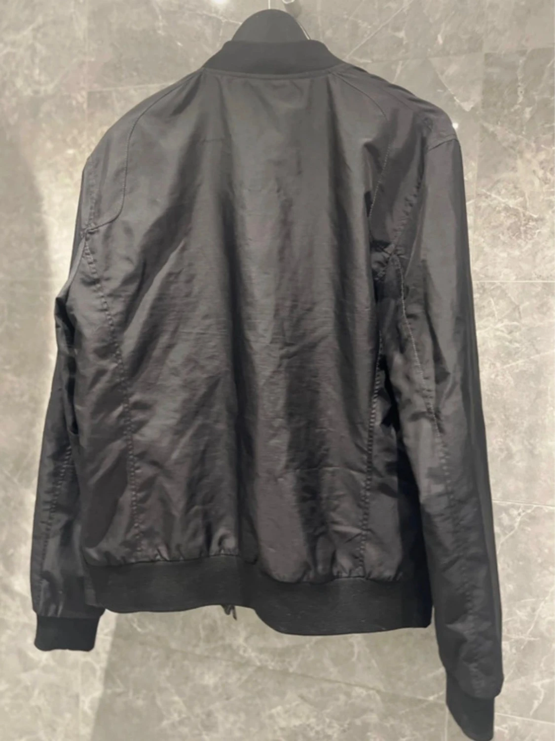 Svart bomberjacka med dragkedja - 2