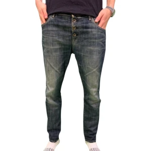 Vintage Replay Jeans - Hej! Säljer dessa väldigt  snygga vintage Replay Jeans | Storlek: 29 | Skicket är bra inga tydliga tecken på användning | Modellen är 185 och väger 65 kg | Pris kan diskuteras! | Hör av dig vid intresse eller minsta fundering!