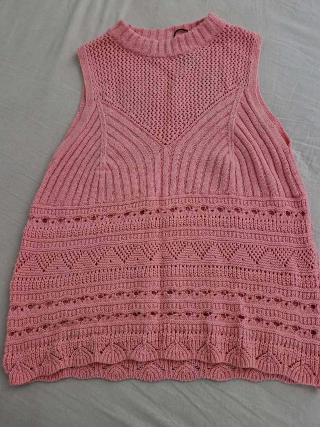 Rosa stickad ärmlös topp från Zara