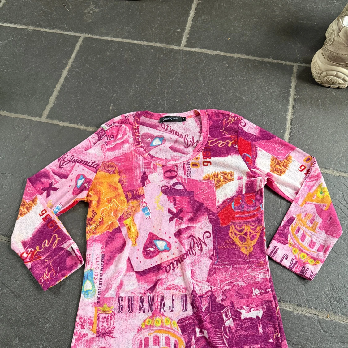 Färgstark långärmad tröja Passport - 1