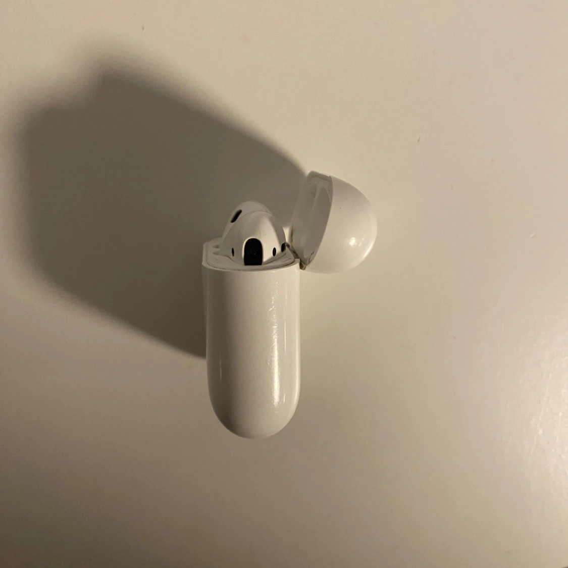AirPods  - 1