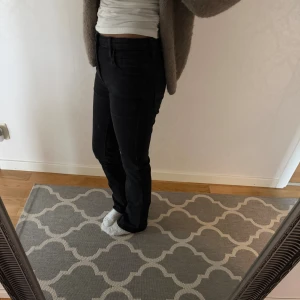 Svarta jeansbyxor 164 Tall från C - Snygga svarta jeans från C i storlek 164 Tall, 