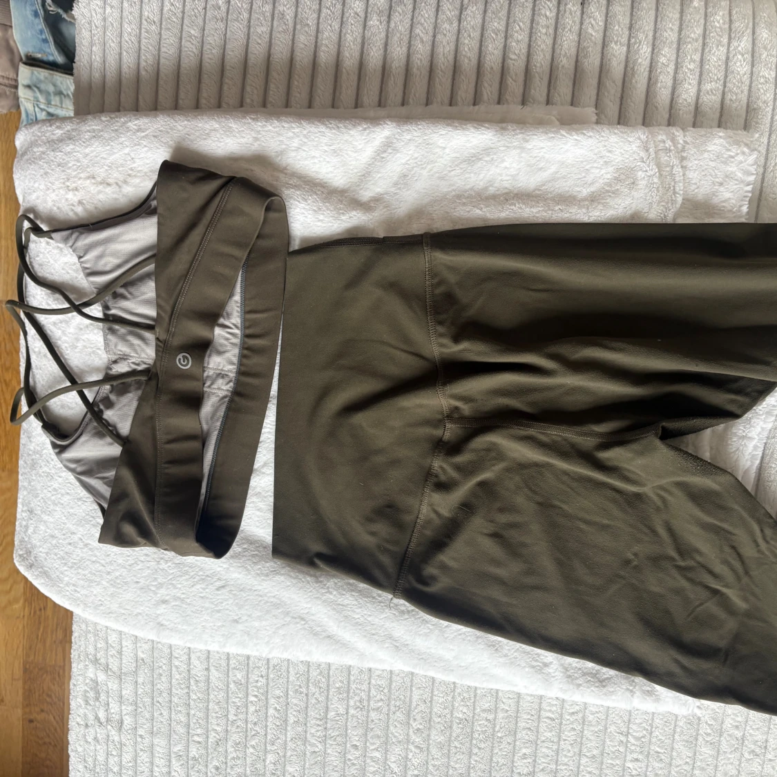 Olivgröna leggings från Shein - 1