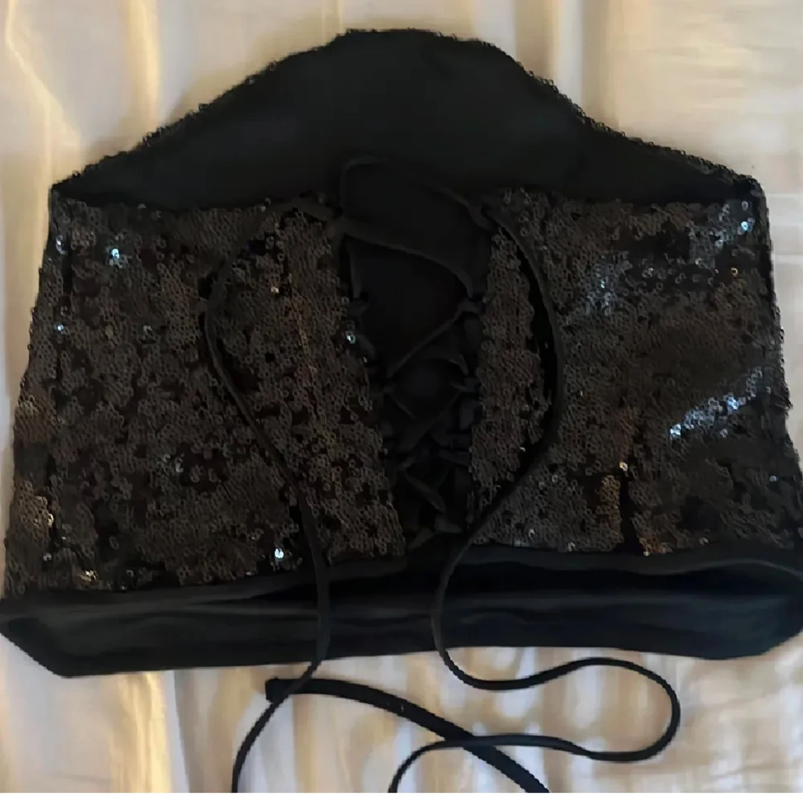 Svart paljettkorsett med snörning - 1