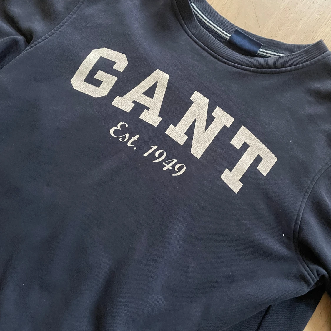 Mörkblå sweatshirt från GANT