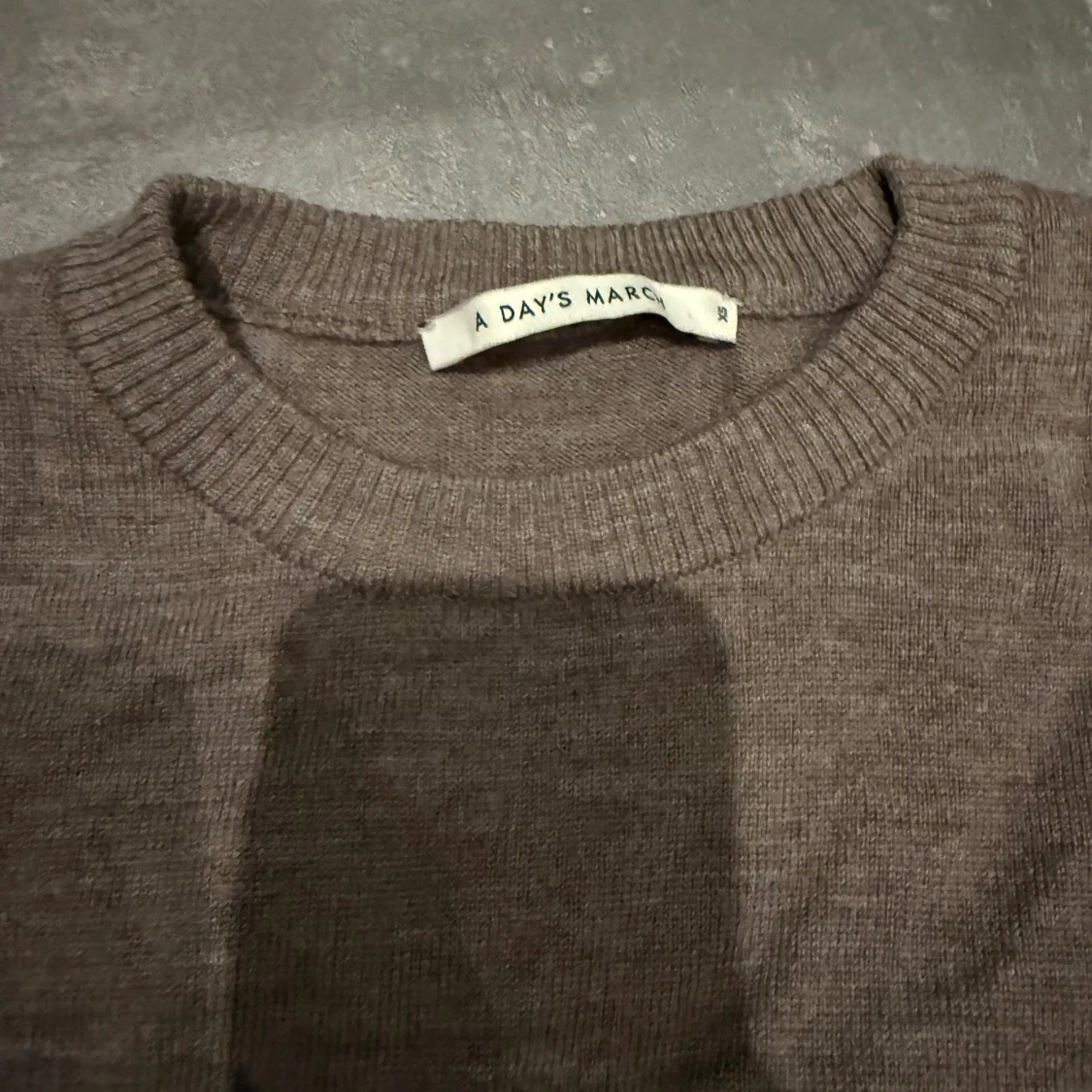 Brun stickad tröja från A Day's March - 1
