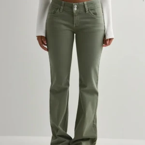 Gröna jeans - Säljer nu mina gröna jeans de har inga defekter och köptes för 700kr