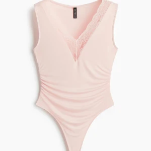 Body - Såå snygg! Populär o nästan slutsåld från hm , enbart använd en gång! Skriv för egen bild!