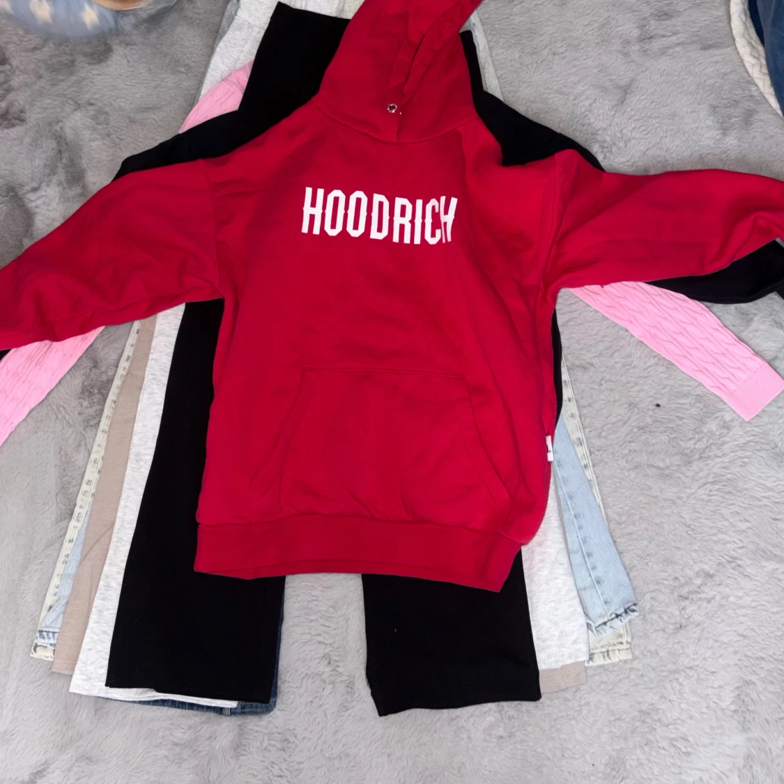 Röd HOODRICH hoodie med huva