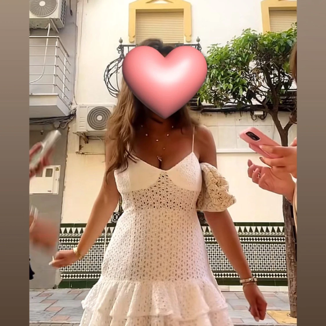 Vit kort spetsklänning med volang - 2