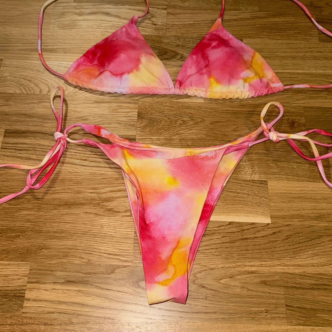 Färgglad bikini med knytband - 2