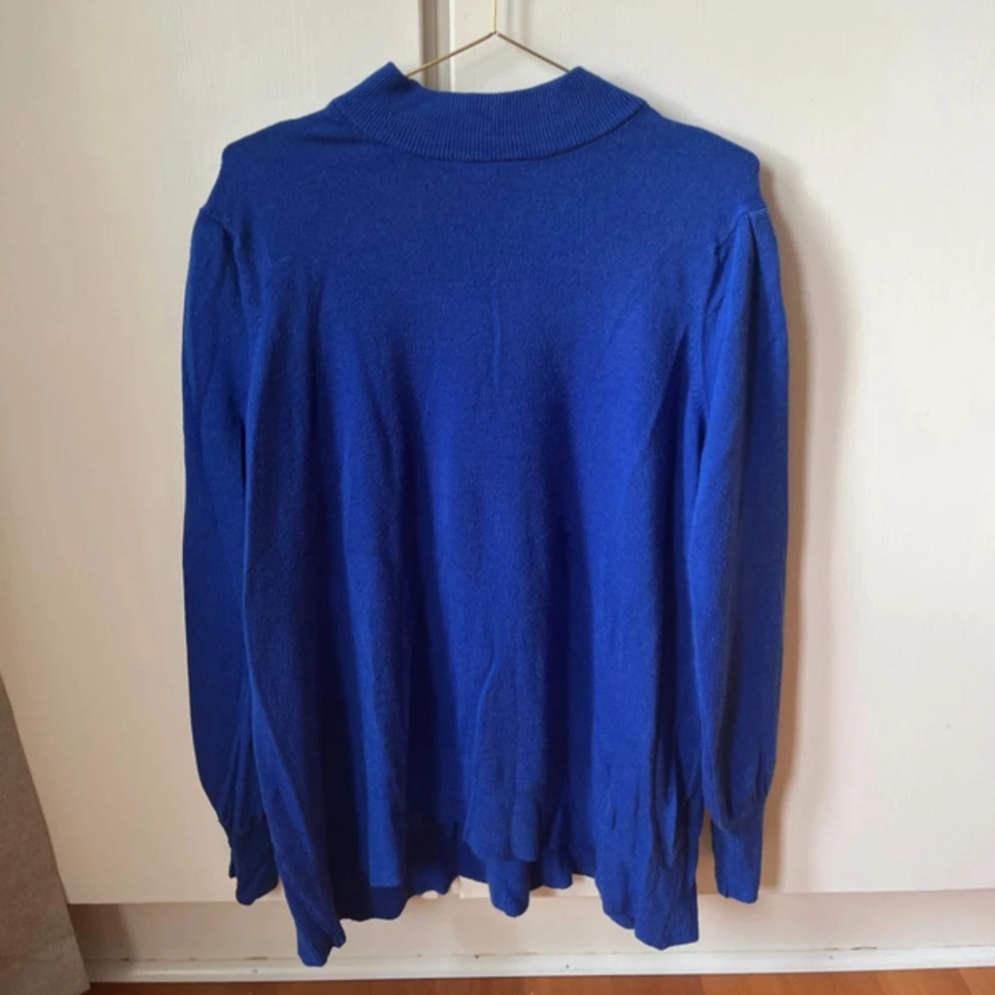 Blå stickad tröja 