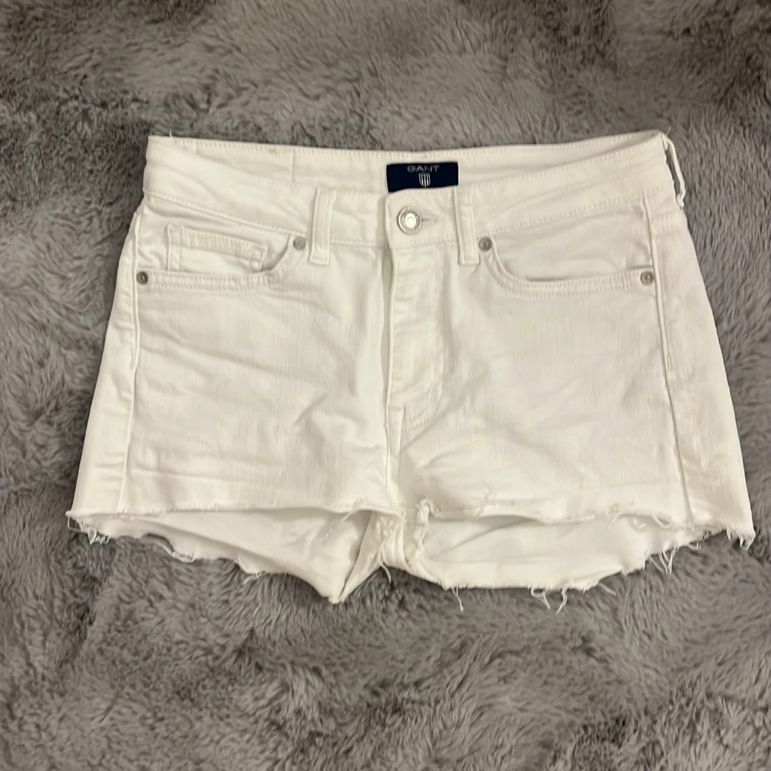 Vita jeansshorts från GANT - 1