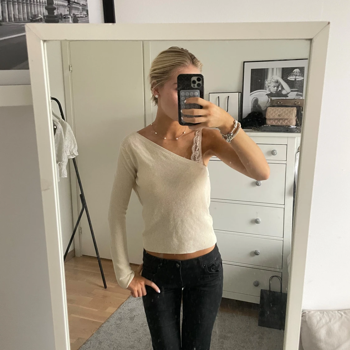 Beige ribbad oneshoulder topp