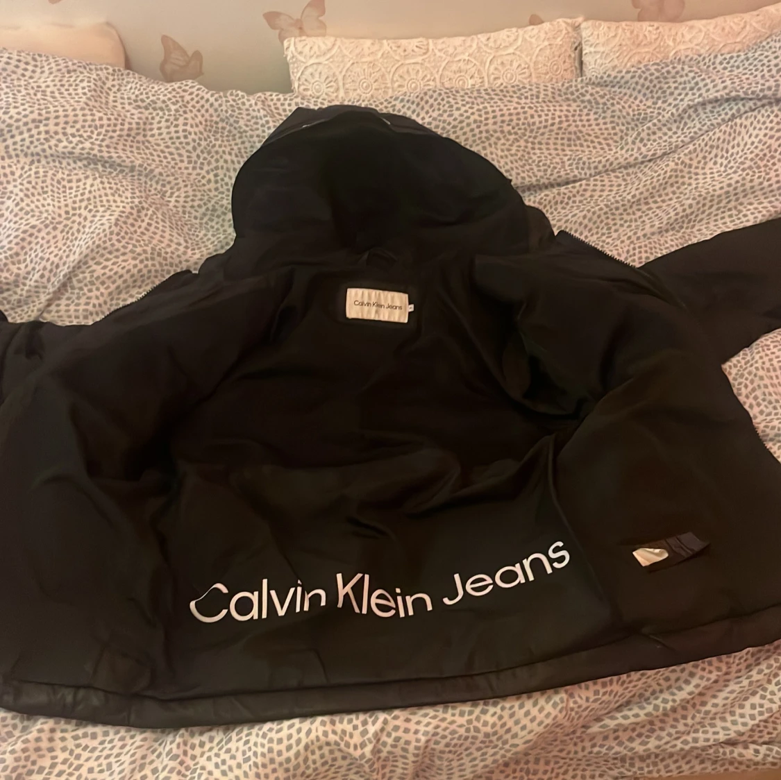 Svart pufferjacka från Calvin Klein Jeans