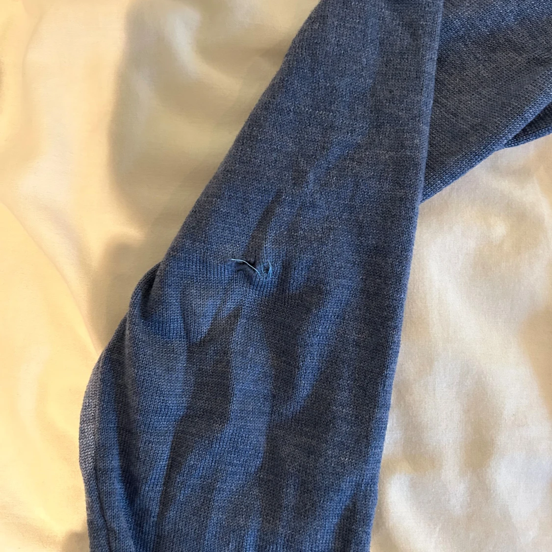 Blå stickad tröja från J.Lindeberg - 1