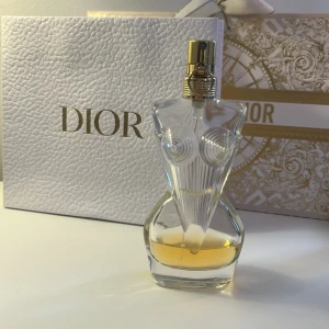 Jean Paul Gaultier dam parfym  - Jean Paul Gaultier dam parfym snygg detalj till din parfym kollektion 