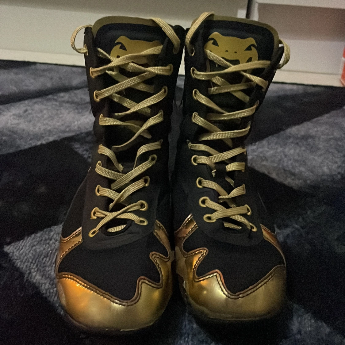 Svarta och guldiga Venum boxningsskor - 1