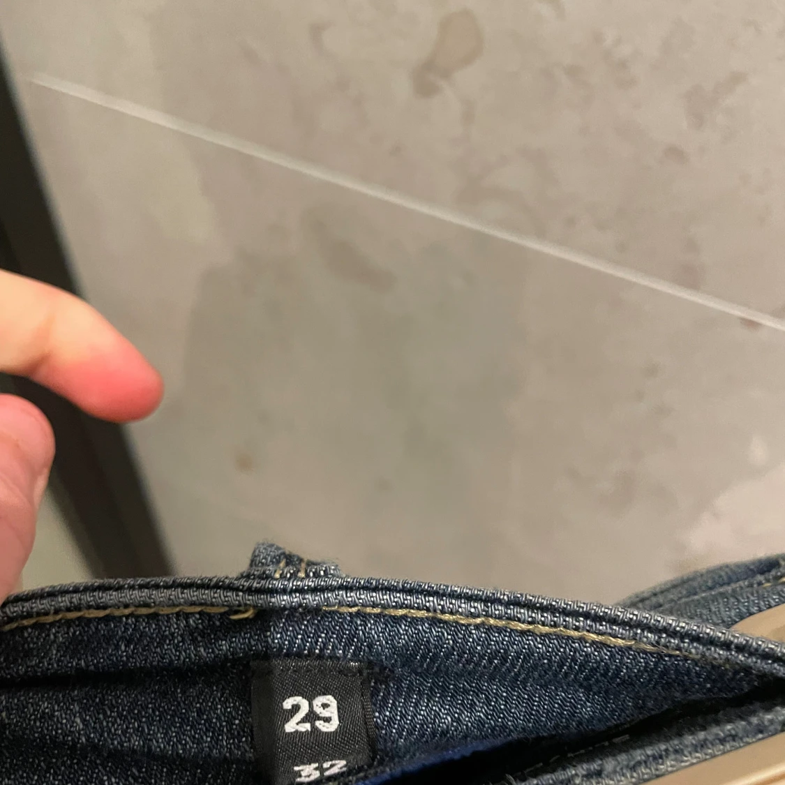 Blå slitna jeans från Jack & Jones - 2