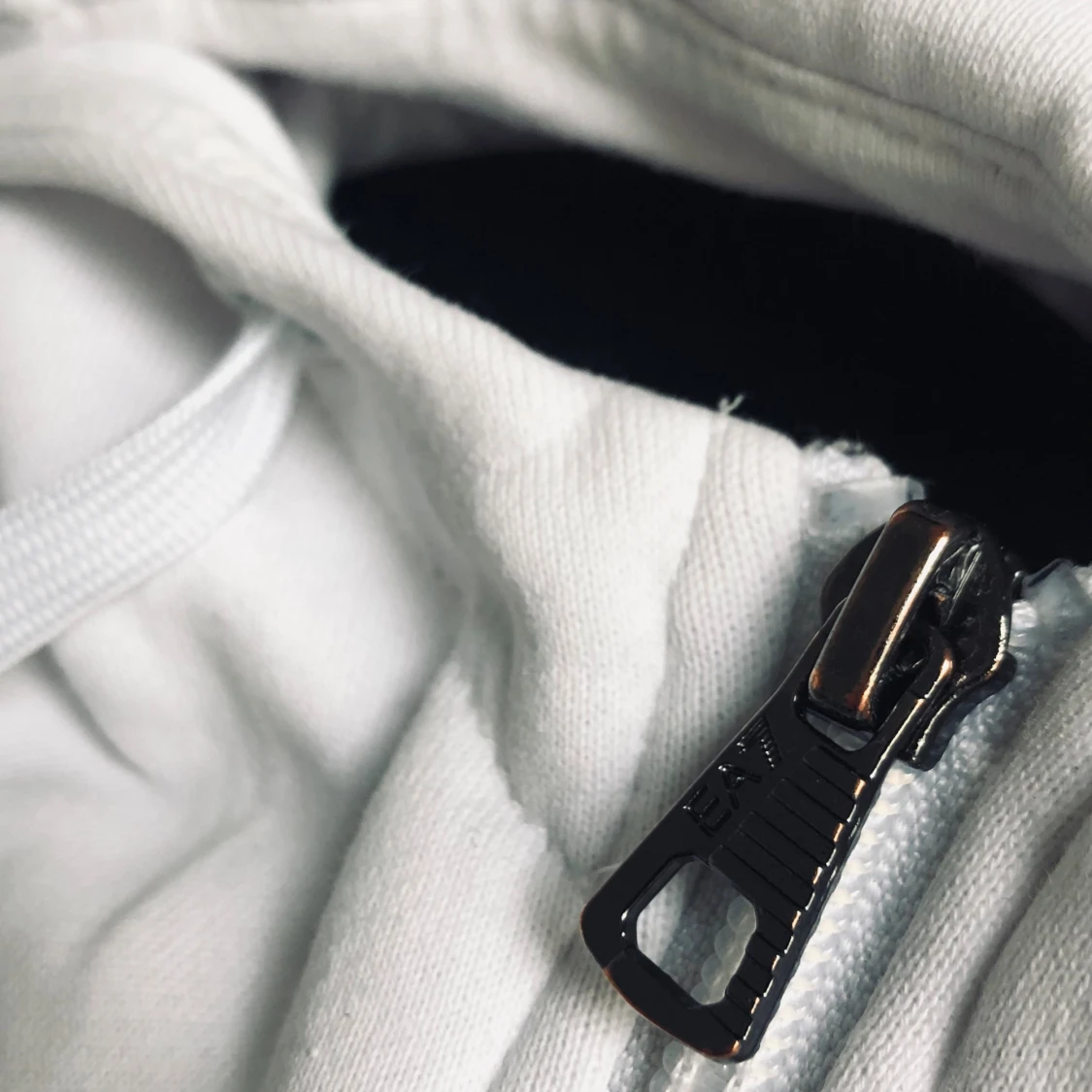 Vit hoodie från EA7 Emporio Armani - 1