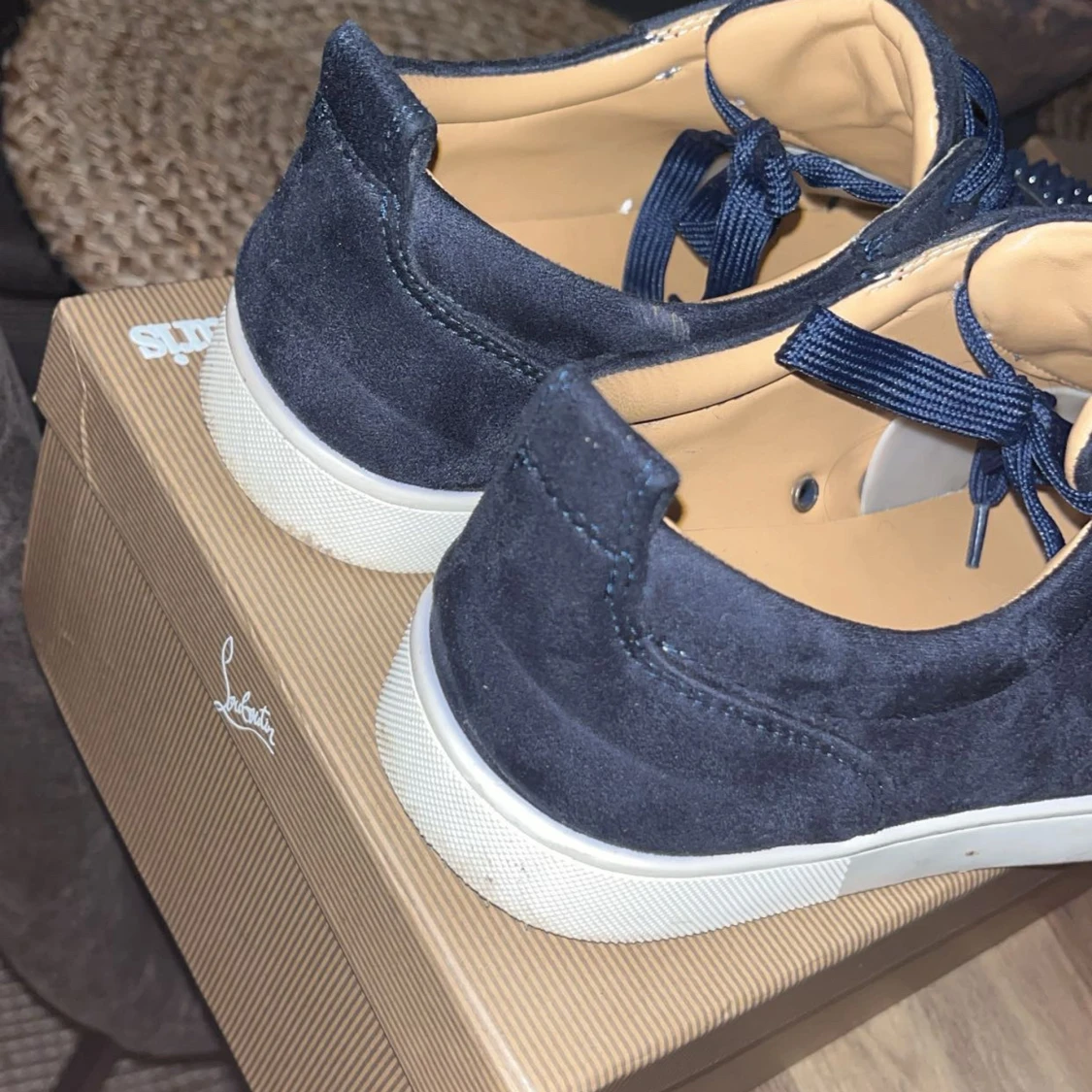 Mörkblå Louboutin sneakers med nitar - 2