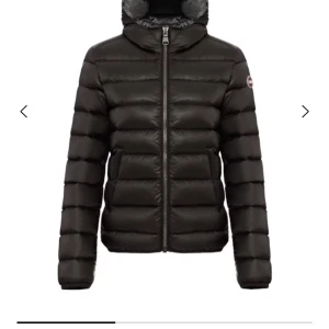 Colmar jacka nyskick  - Knappt använd colmsr jacka, köpte i januari . Storlek 42 som motsvarar s❤️