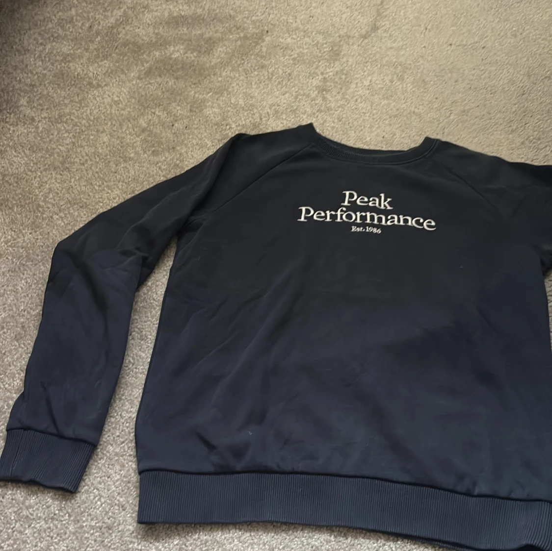 Mörkblå Peak Performance sweatshirt - 3