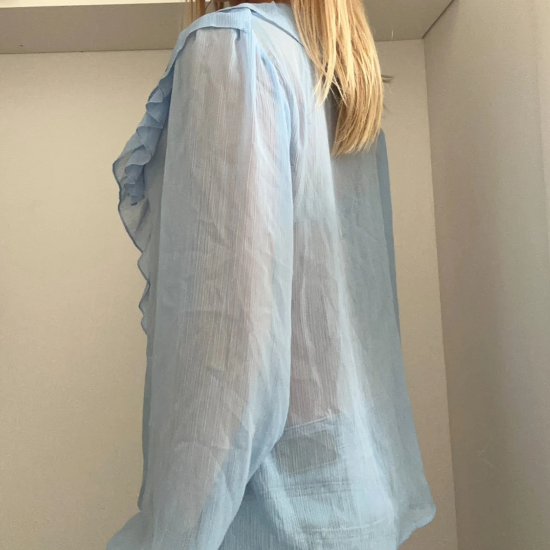 Ljusblå volang tröja från Zara 💕 - 1