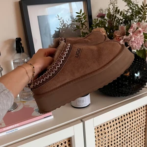 Uggs - Bruna uggs köpta i Australien i vintras, knappt använda 