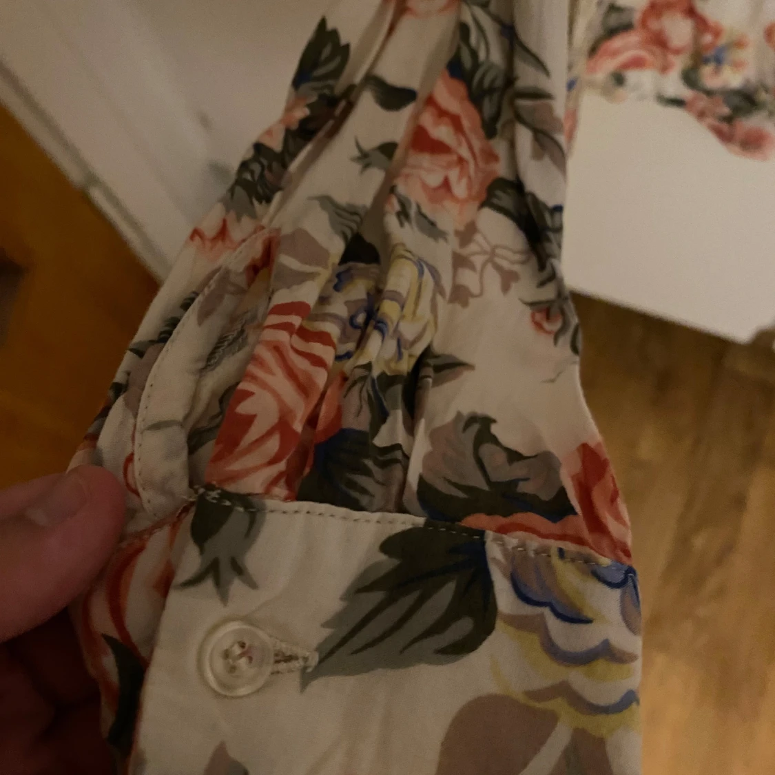 Blommig skjorta från Bik Bok, S - 2