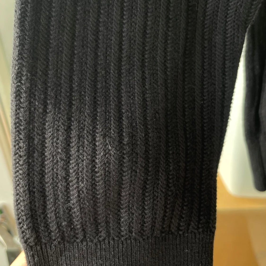 Svart ribbad polotröja - 3