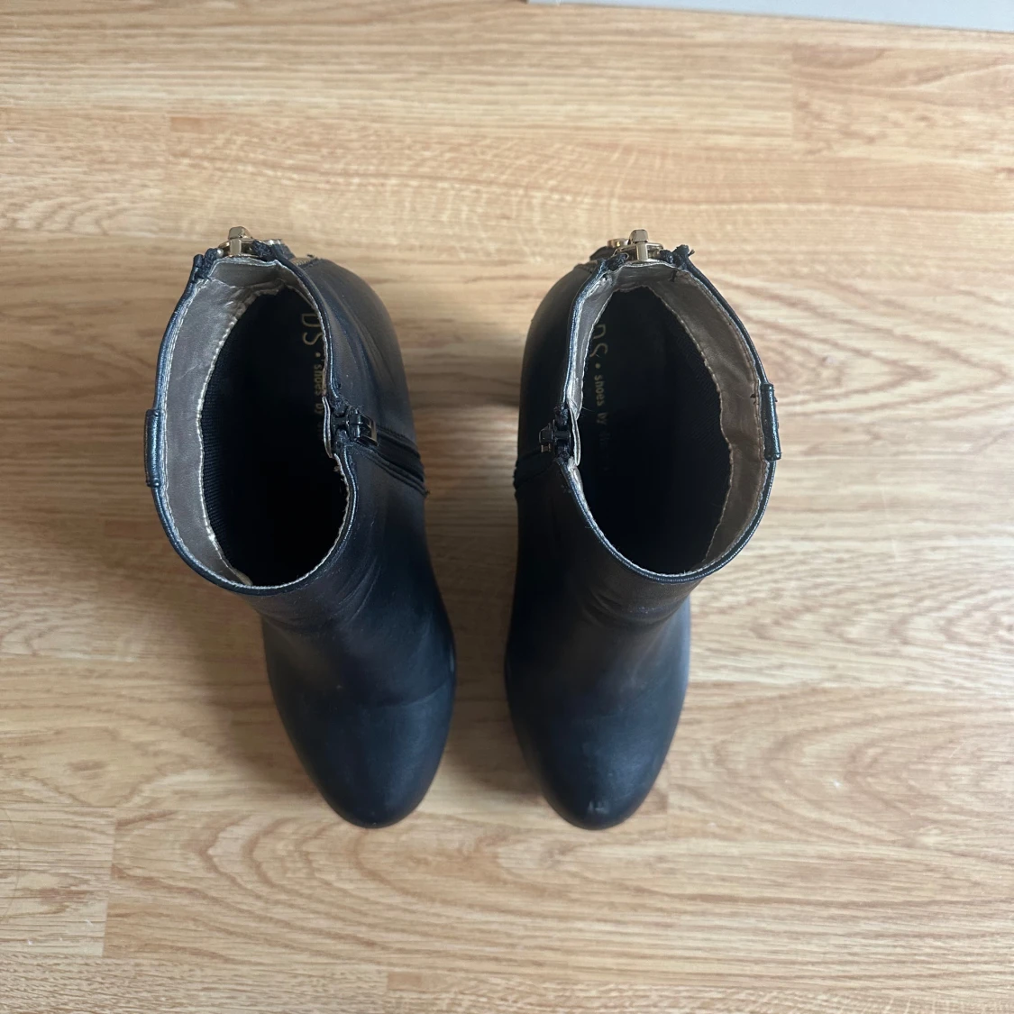 Svarta stövletter med klack och dragkedja - 3