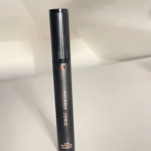 Nilens Jord Lash Definition Mascara - Jätte fin svart maskara som det även finns Frans serum i. Original pris: 300. Den är aldrig använd och har varit i förpackningen hela tiden förutom nu när jag tog bild på den. Jag är även villig att diskutera priset. 