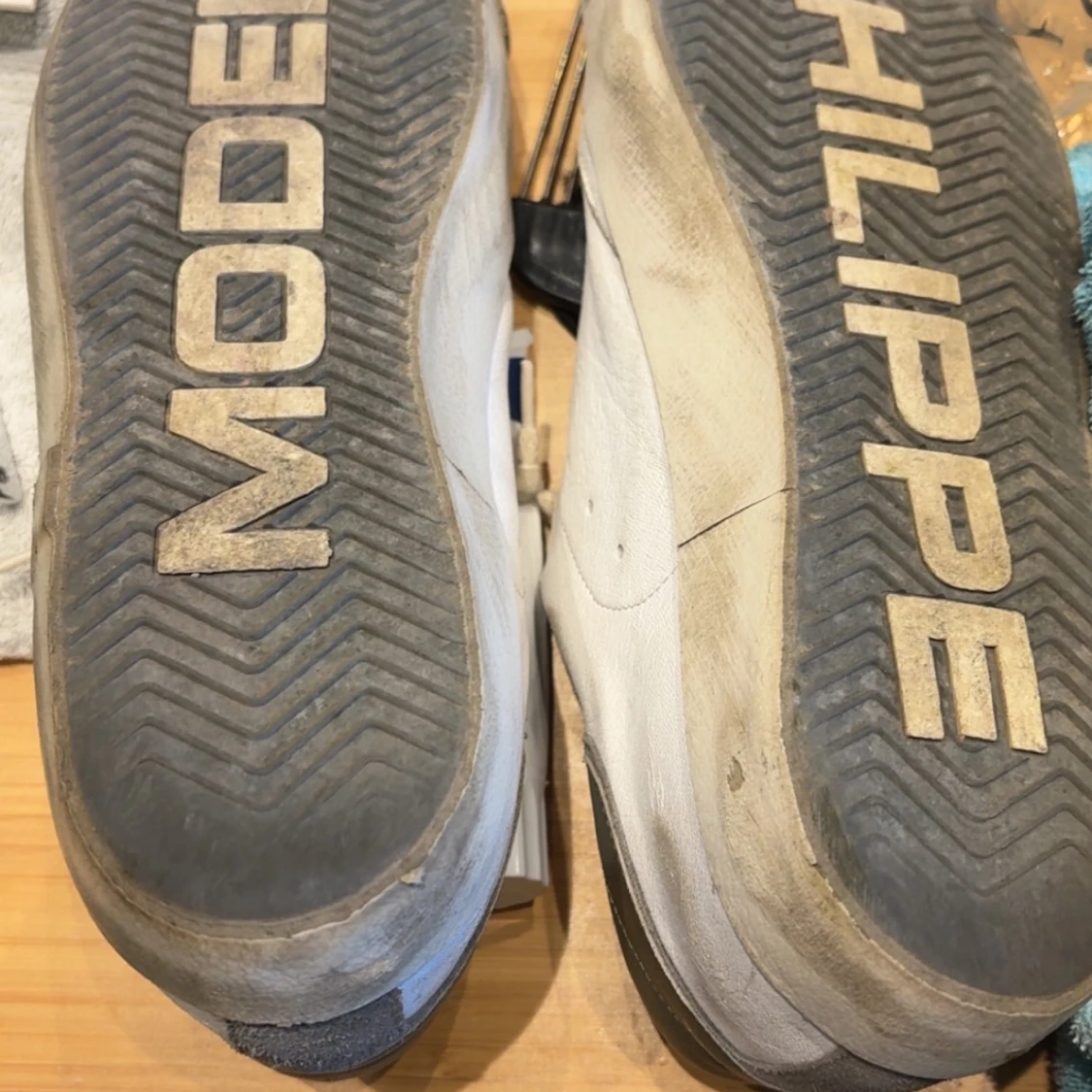 Philippe Model vita och grå sneakers - 3