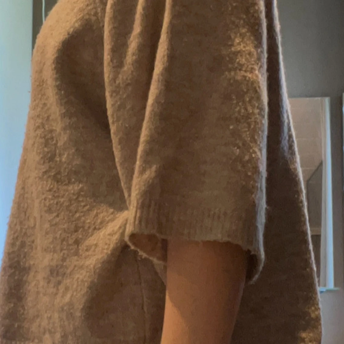 Beige stickad tröja med trekvartsärm - 1