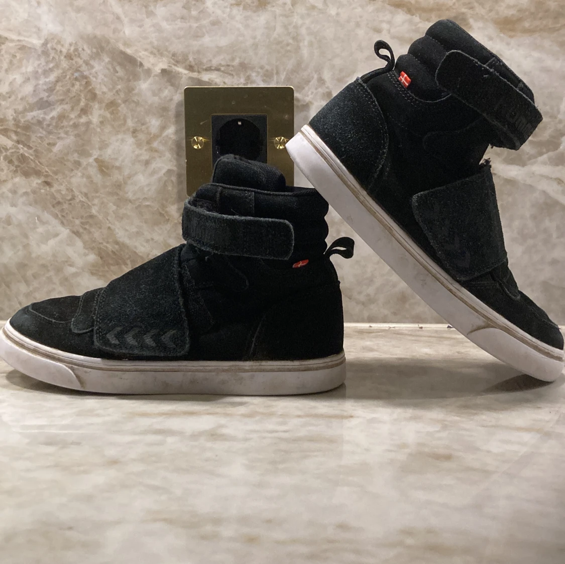 Svarta Hummel sneakers strl 33