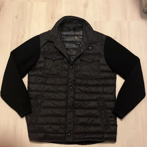 Massimo dutti Cardigan - Säljer nu min Cardigan från Massimo dutti, priset kan diskuteras vid snabb affär 🏬 