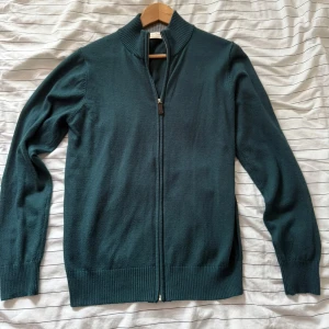 Cardigan  - Tja. Säljer en väldigt fin cashmere cardigan från Gianfranco Bunani. Nypris 1499 :- | Mitt pris 399 :-  frågor och pris kan diskuteras i pm. 