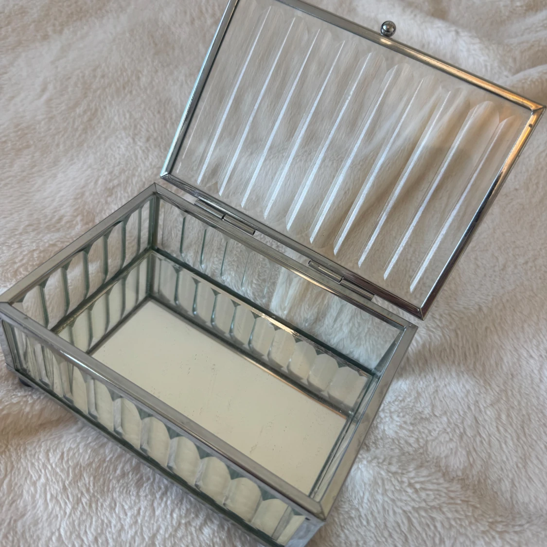 Glas smyckesask med silverkant - 1