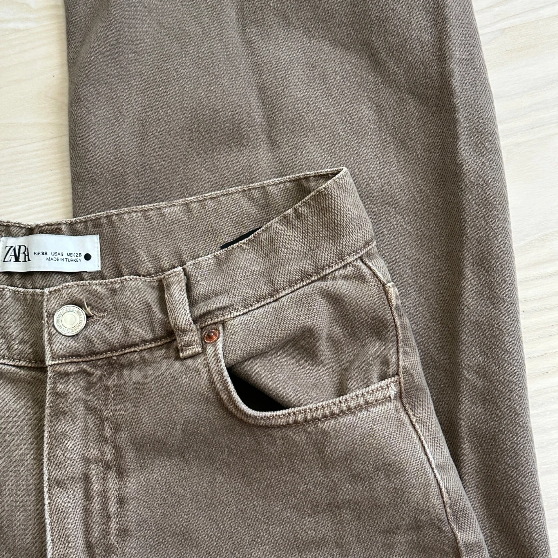 Beige wide jeans från Zara - 3