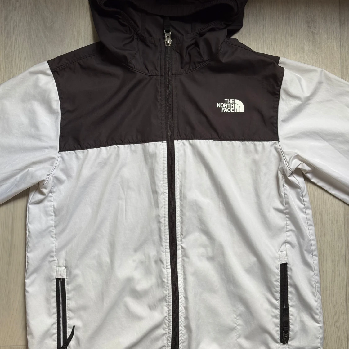 Svartvit vindjacka från The North Face - 2